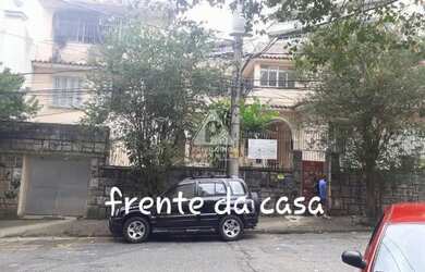 Imagem: A casa possui 5 Dormitórios, 5 Banheiros, 2 Vagas na garagem