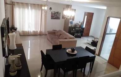 Imagem: A casa em condomínio possui 3 Dormitórios, 2 Banheiros, 1