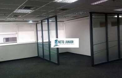 Imagem: O depósito possui 5 Vagas na garagem, 216m² de Área e está