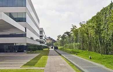 Imagem: O depósito possui 5 Vagas na garagem e 565m² de Área e está