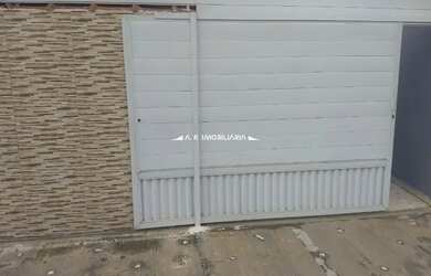 Imagem: A casa possui 2 Dormitórios, 2 Banheiros, 2 Vagas na garagem