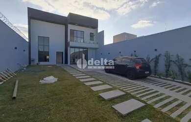 Imagem: A casa possui 2 Dormitórios, 2 Banheiros, 5 Vagas na garagem