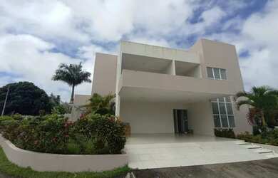 Imagem: A casa possui 1 Dormitório, 5 Banheiros, 2 Vagas na garagem