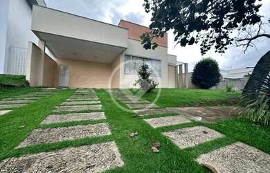 Imagem: A casa em condomínio possui 3 Dormitórios, 1 Banheiro, 178m²