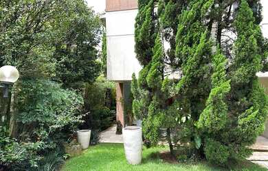 Imagem 9: Casa no jardim Europa. Churrasqueira, Varanda, Guarda roupaeLareira