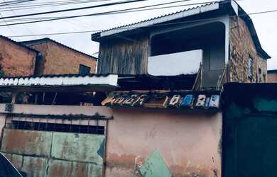 Imagem: A casa possui 3 Dormitórios, 2 Banheiros, 2 Vagas na garagem