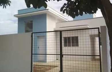 Imagem: A casa possui 2 Dormitórios, 2 Banheiros, 1 Vaga na garagem