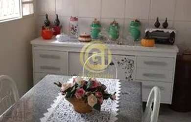 Imagem: A casa possui 5 Dormitórios, 4 Banheiros, 5 Vagas na garagem