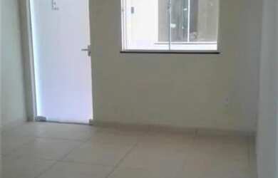 Imagem: A kitnet possui 1 Banheiro e está localizado em Peró, Cabo