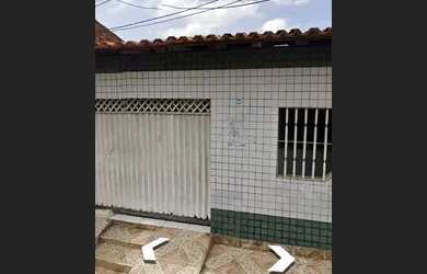 Imagem: A casa possui 3 Dormitórios, 2 Banheiros, 1 Vaga na garagem