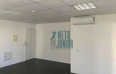 Imagem: O depósito possui 3 Vagas na garagem, 120m² de Área e está