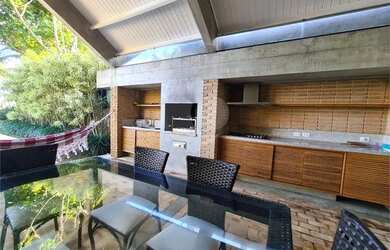 Imagem: A casa possui 5 Dormitórios, 5 Banheiros, 2 Vagas na garagem