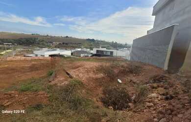 Imagem: O terreno possui 334m² de Área e está localizado em Las