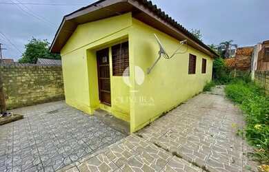 Imagem: A casa possui 2 Dormitórios, 2 Banheiros, 2 Vagas na garagem