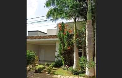 Imagem: A casa em condomínio possui 2 Dormitórios, 1 Banheiro, 4 Vagas