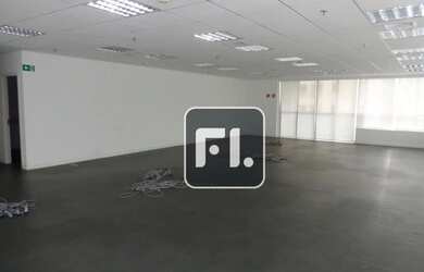 Imagem: O depósito possui 5 Vagas na garagem, 389m² de Área e está