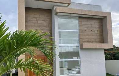 Imagem: A casa em condomínio possui 4 Dormitórios, 1 Banheiro, 2 Vagas