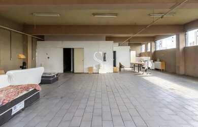 Imagem: O depósito possui 3 Vagas na garagem, 1.200m² de Área e