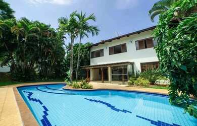 Imagem: A casa em condomínio possui 5 Dormitórios, 5 Banheiros, 2