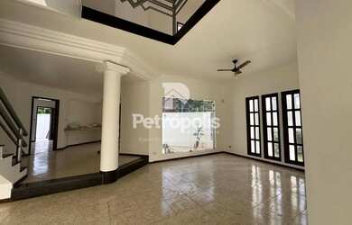 Imagem 2: Sobrado na 204 Sul com 6 quartos sendo 3 suítes e ponto comercial para...