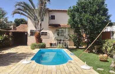 Imagem: A casa possui 3 Dormitórios, 3 Banheiros, 2 Vagas na garagem