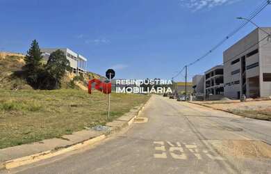 Imagem: O terreno possui 1.011m² de Área e está localizado em Parque