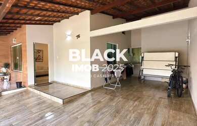 Imagem: A casa em condomínio possui 3 Dormitórios, 2 Banheiros, 2