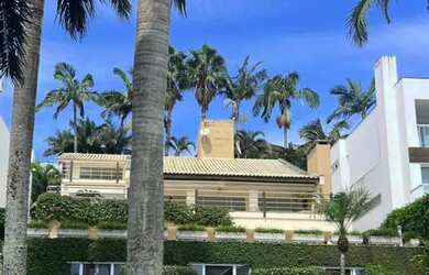 Imagem 2: Casa de Luxo em Condomínio à Venda em Itapema