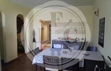 Imagem: A casa possui 3 Dormitórios, 4 Banheiros, 2 Vagas na garagem