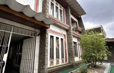 Imagem: A casa em condomínio possui 4 Dormitórios, 5 Banheiros, 3