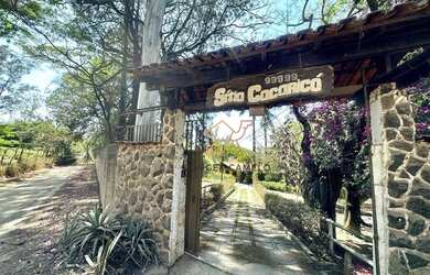 Imagem: A fazenda possui 200m² de Área e está localizado em Flores