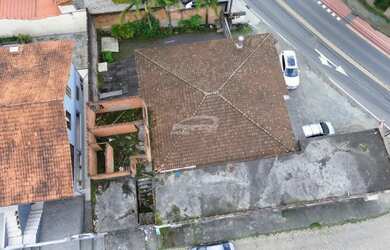 Imagem 2: Imóvel comercial disponível para venda, com 296 m² de área construída...