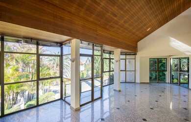 Imagem: A casa em condomínio possui 4 Dormitórios, 5 Banheiros, 5