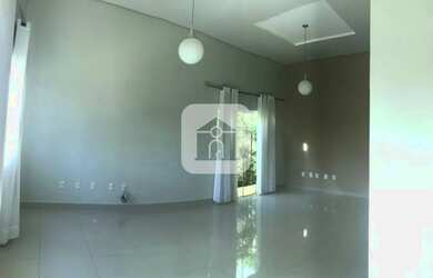 Imagem: A casa em condomínio possui 3 Dormitórios, 2 Banheiros, 2