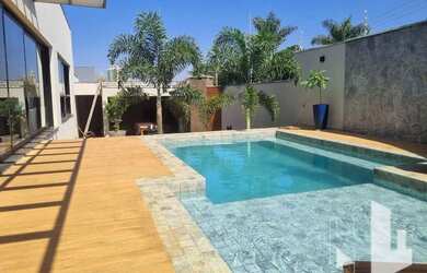 Imagem: A casa possui 3 Dormitórios, 1 Banheiro, 3 Vagas na garagem