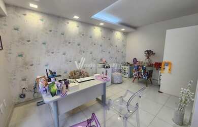 Imagem: O depósito possui 1 Vaga na garagem, 37m² de Área e está