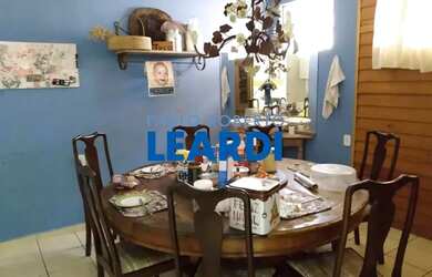 Imagem: A casa possui 4 Dormitórios, 4 Banheiros, 600m² de Área e