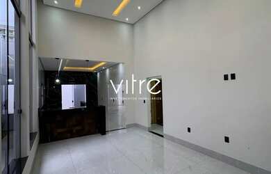 Imagem: A casa possui 3 Dormitórios, 2 Banheiros, 2 Vagas na garagem