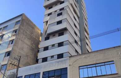 Imagem: O apartamento possui 1 Dormitório, 1 Banheiro, 1 Vaga na garagem