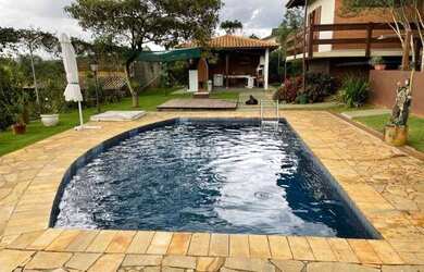 Imagem: A casa em condomínio possui 4 Dormitórios, 2 Banheiros, 5