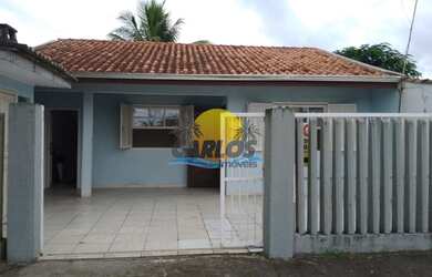 Imagem: A casa possui 2 Dormitórios, 2 Banheiros, 2 Vagas na garagem