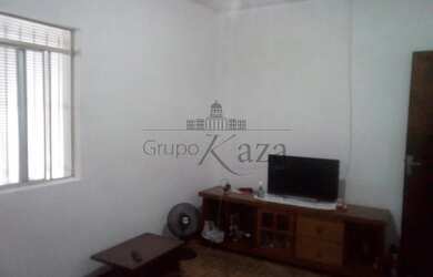 Imagem: A casa possui 2 Dormitórios, 1 Banheiro, 1 Vaga na garagem