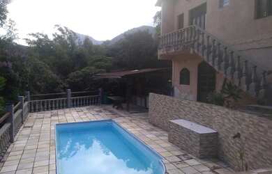 Imagem: A casa em condomínio possui 3 Dormitórios, 3 Banheiros, 2