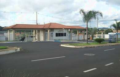 Imagem: A casa em condomínio possui 3 Dormitórios, 2 Banheiros, 2