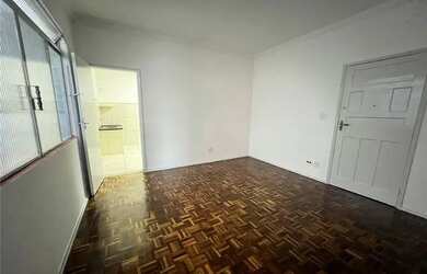 Imagem: Amplo apartamento em rua plana