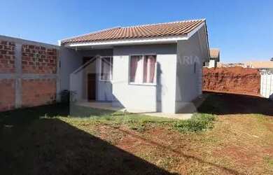 Imagem: A casa possui 3 Dormitórios, 1 Banheiro, 1 Vaga na garagem