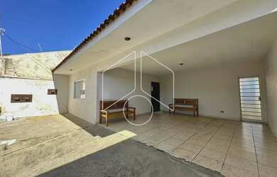 Imagem: A casa possui 3 Dormitórios, 2 Banheiros, 2 Vagas na garagem