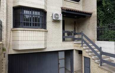 Imagem: A casa possui 4 Dormitórios, 4 Banheiros, 268m² de Área e