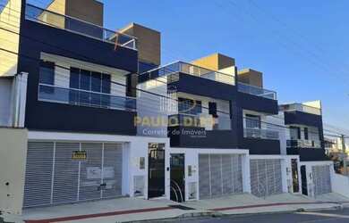 Imagem: A casa possui 3 Dormitórios, 1 Banheiro, 2 Vagas na garagem