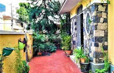 Imagem: A casa à venda possui 4 Dormitórios, 4 Banheiros, 2 Vagas